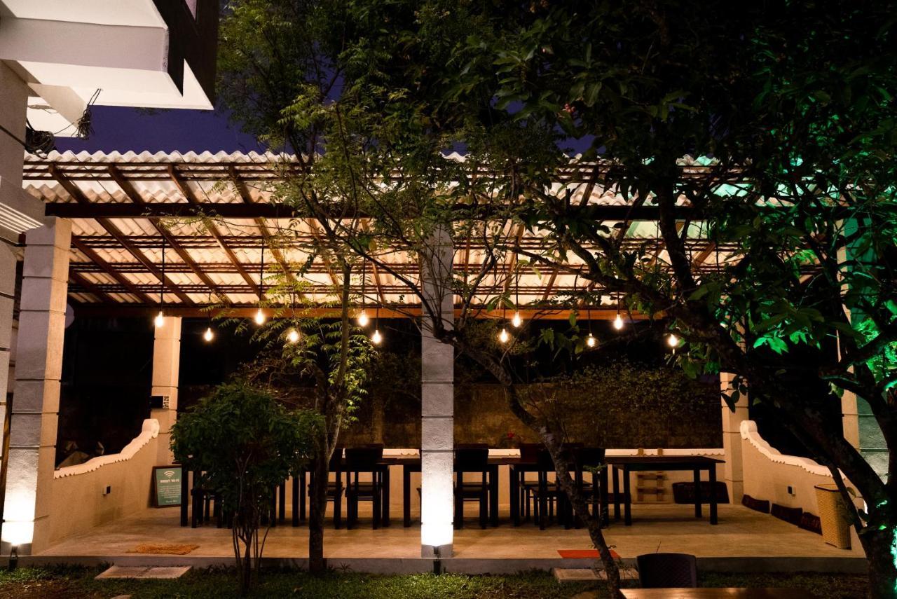 Plantation Surf Inn & Restaurant - Midigama East Εξωτερικό φωτογραφία