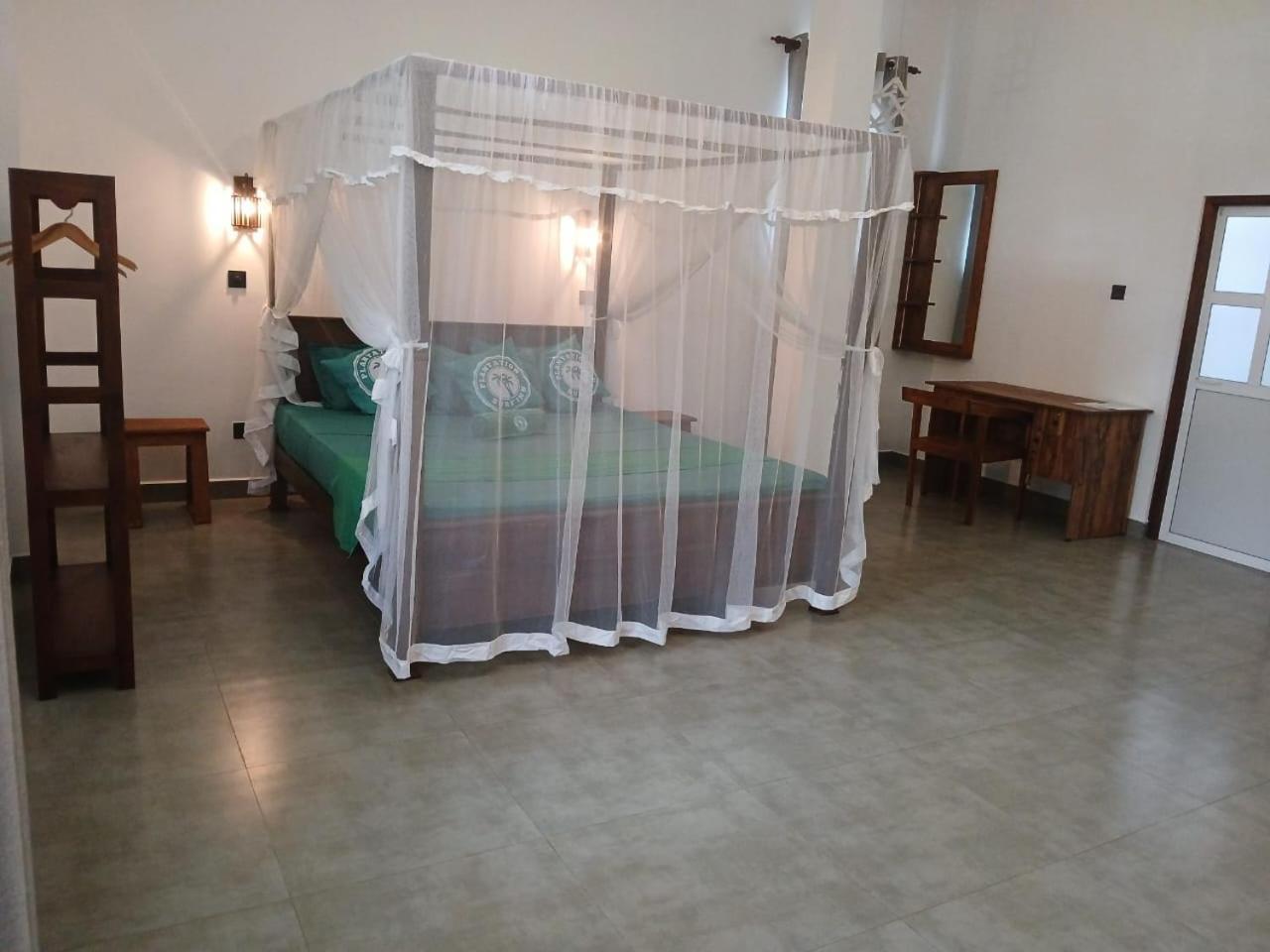 Plantation Surf Inn & Restaurant - Midigama East Εξωτερικό φωτογραφία