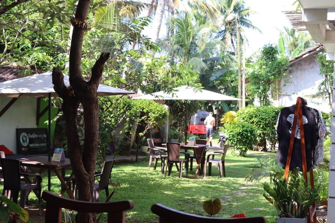 Plantation Surf Inn & Restaurant - Midigama East Εξωτερικό φωτογραφία